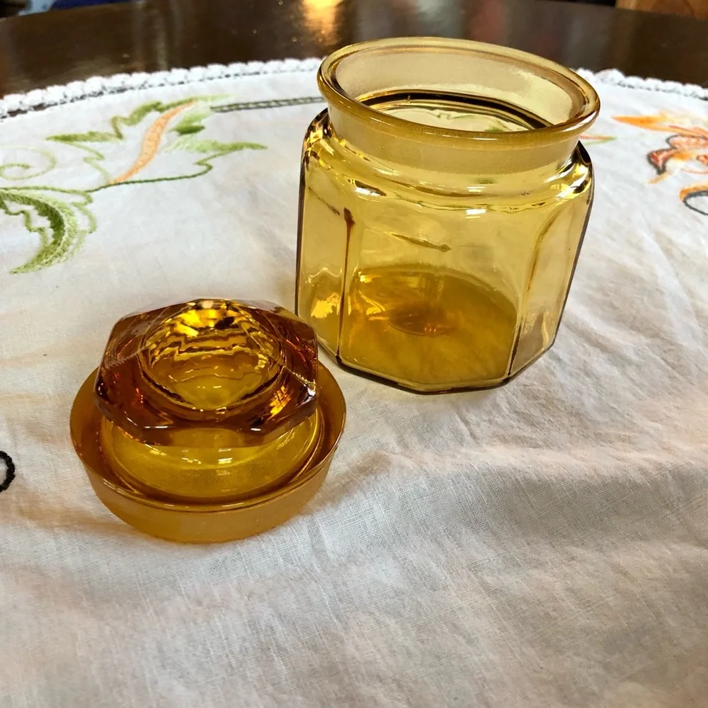 Vintage LE Smith Dakota Amber Paneled Apothecary Canister. 5.5 x4.5